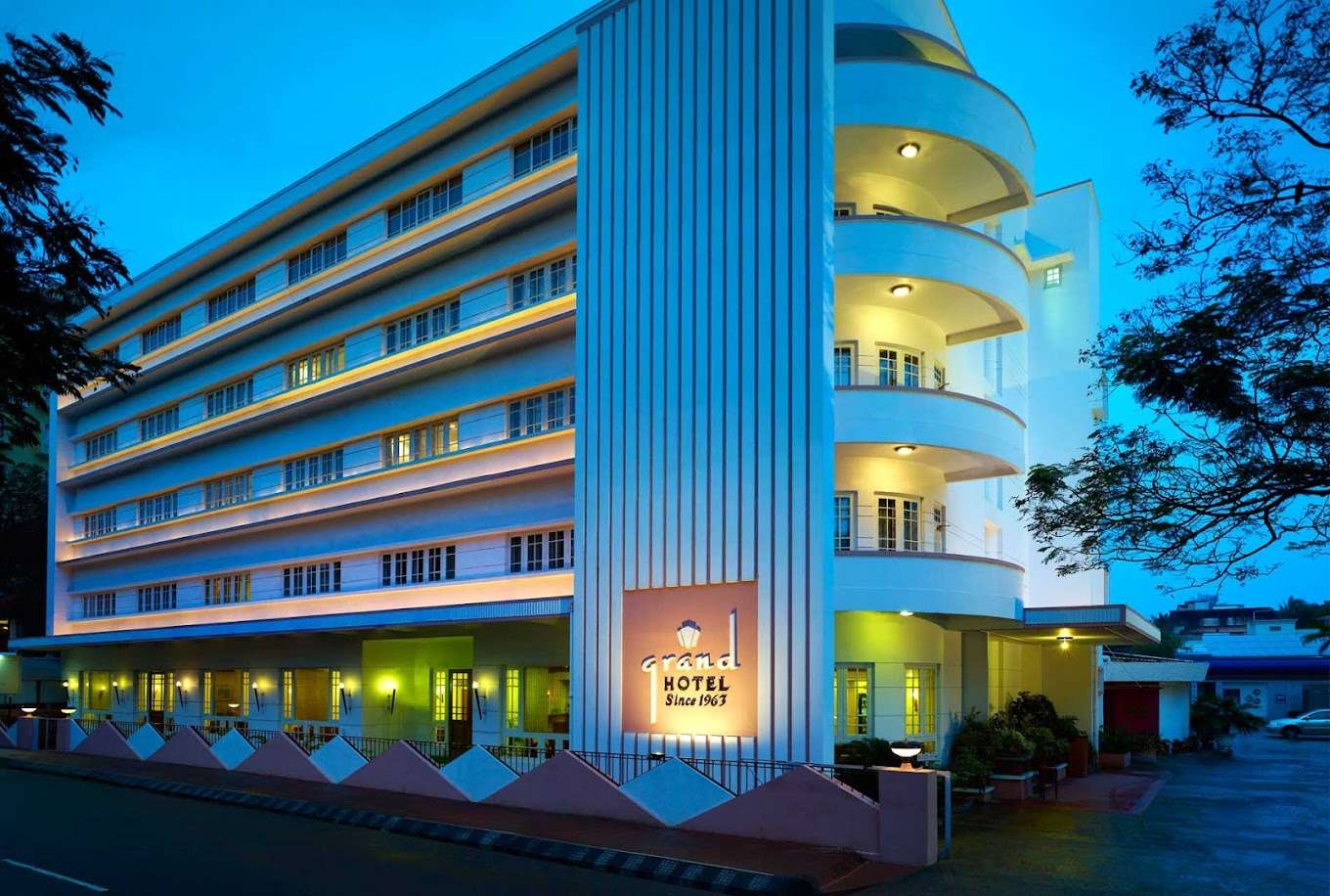 GRAND HOTEL