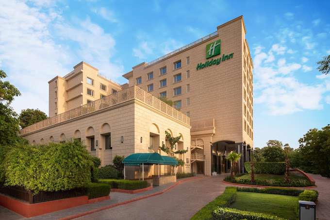 HOLIDAY INN 