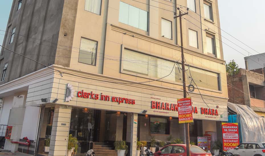 BHARAWAN CALRKS INN