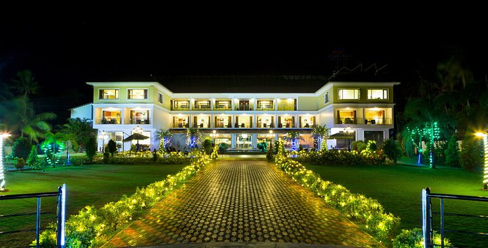 THE HOTEL LAKE PALACE